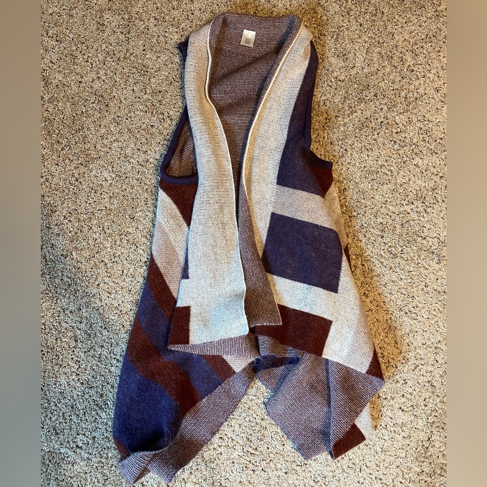 Sleeveless cardigan, one size, maroon/white/purple tones.
